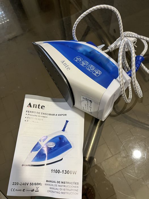 Ferro de engomar a vapor NOVO