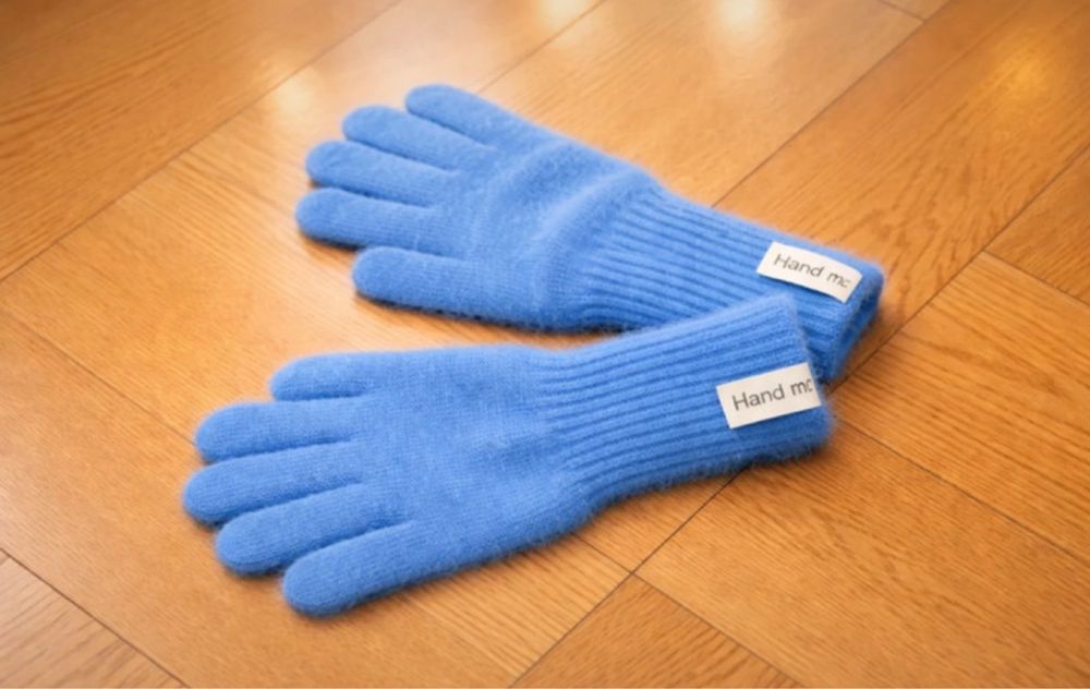 Eleganckie niebieskie  rękawiczki – klasyka w nowoczesnym wydaniu