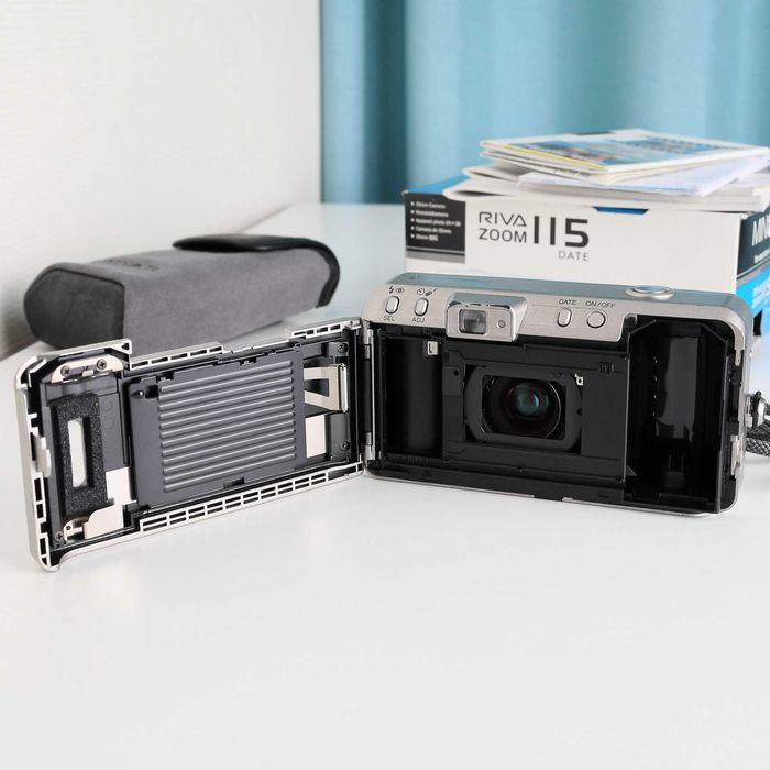 Minolta RIVA ZOOM DATE 115 - Плівковий фотоапарат