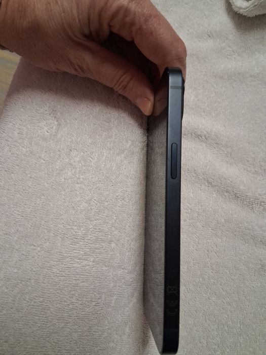 iPhone 13 APPLE (6.1'' - 128 GB - Meia-noite)