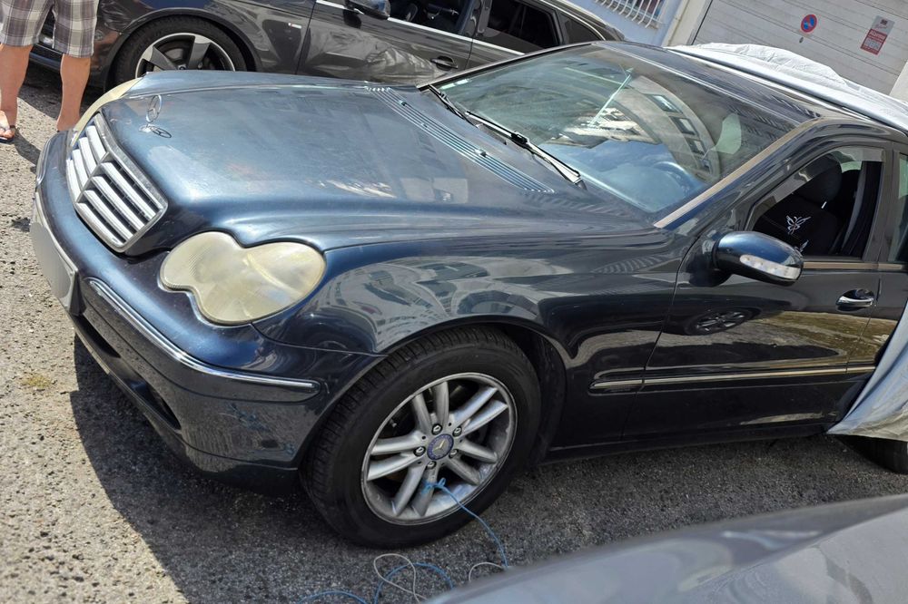 Mercedes-Benz C270 Ano 2002