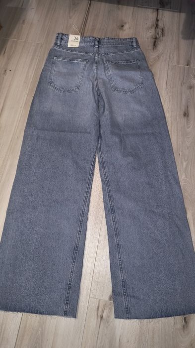 Jeansy szerokie Reserved 36