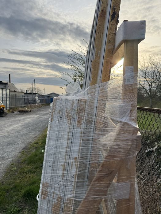 Okna scienne używane