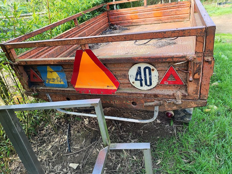 Reboque agrícola com documentos