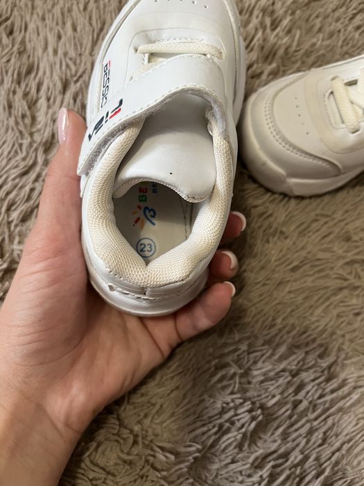 Кросівки дитячі НОВІ