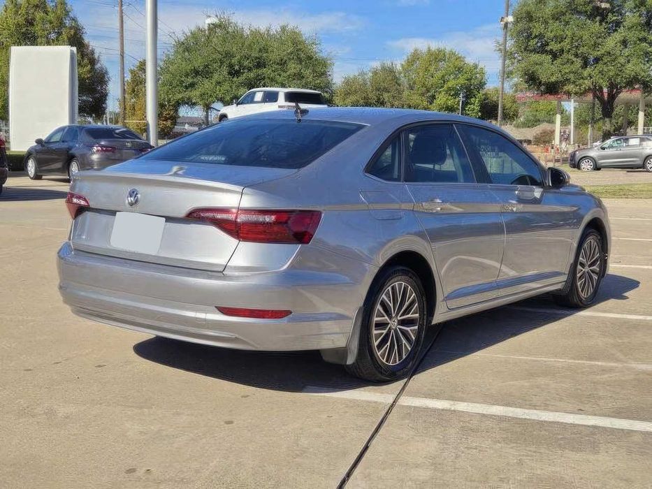 Volkswagen Jetta SE      2021