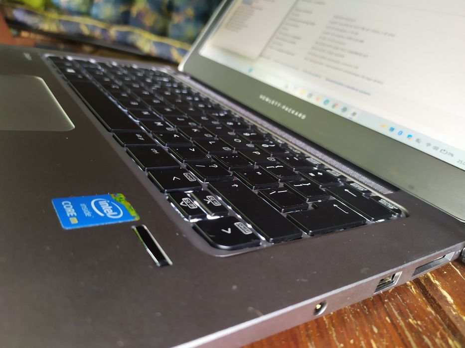 HP Folio 1020 ,Aluminium ,Core m ,  8Gb ram , SSD 128Gb , 11" FullHD, Win11