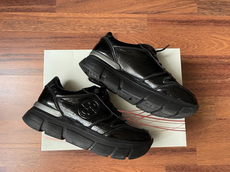 Кросівки жіночі шкіряні