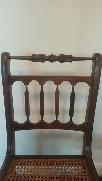Conjunto de cinco cadeiras em palhinha