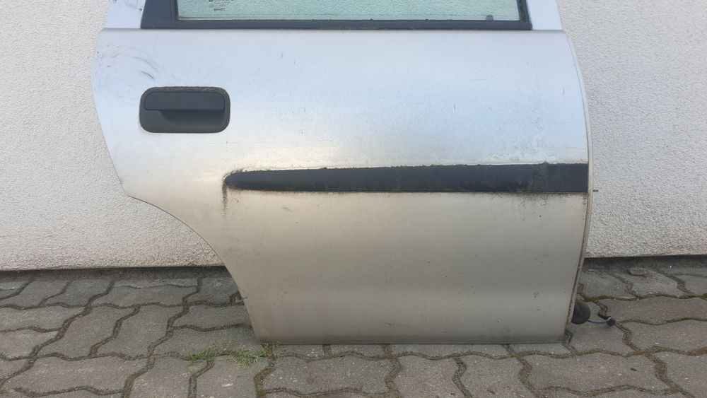 Opel corsa B 5d drzwi kompletne prawy tył tylne prawe