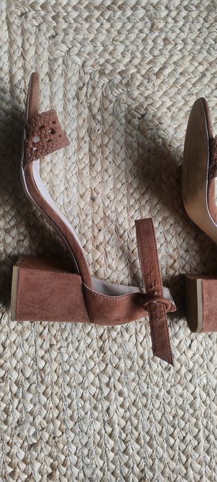 Buty na koturnie na lato