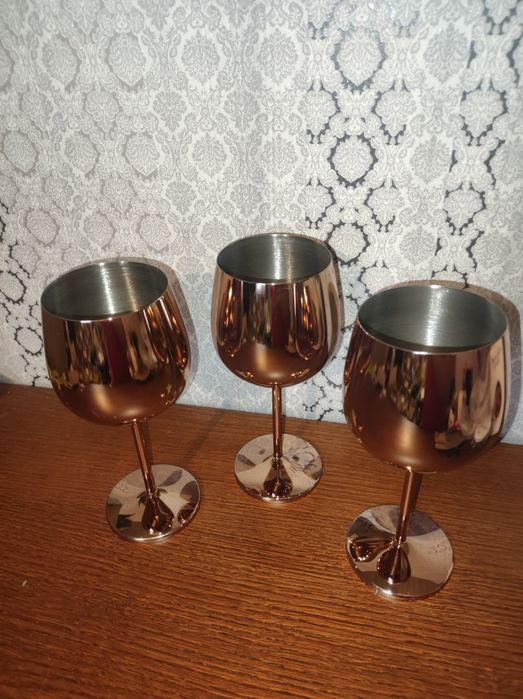 Kieliszek do wina ze stali nierdzewnej