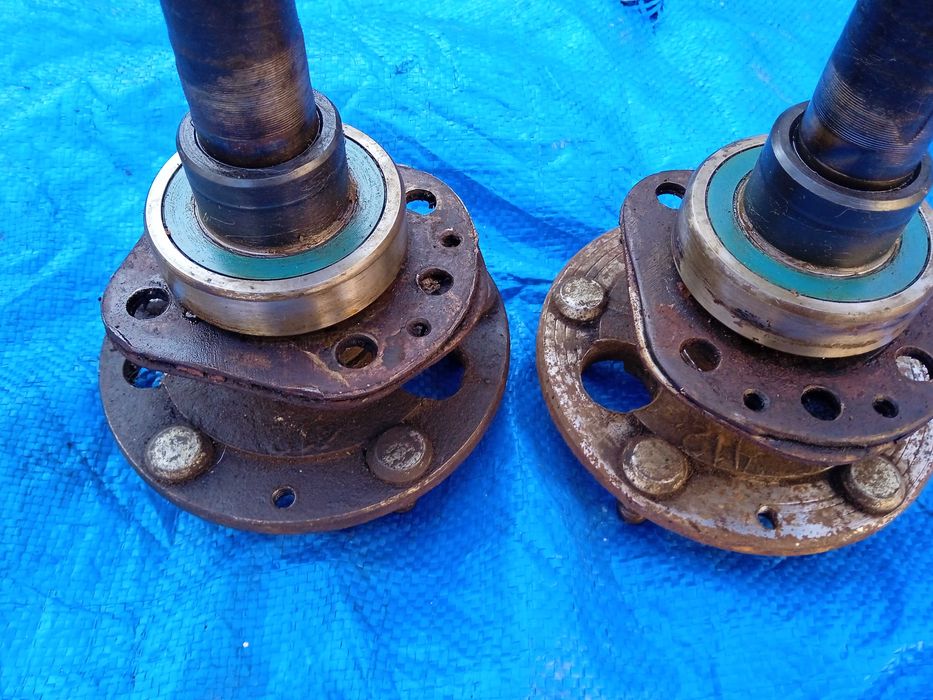 // Продам // Полуоси заднего моста москвич 2140 \\