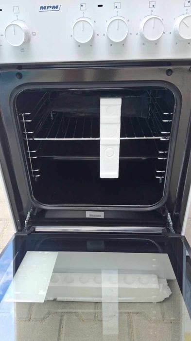 Kuchenka elektryczna z piekarnikiem