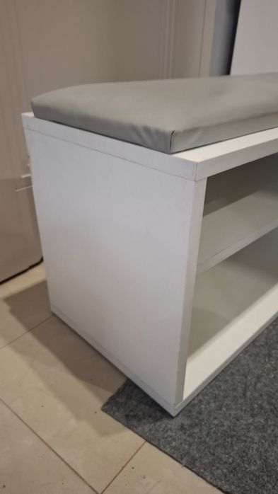 Biala szafka na buty z  siedziskiem