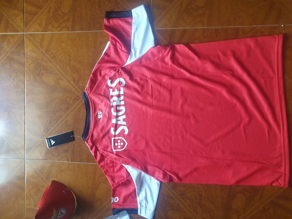 Camisola de futebol inspirada no Benfica M