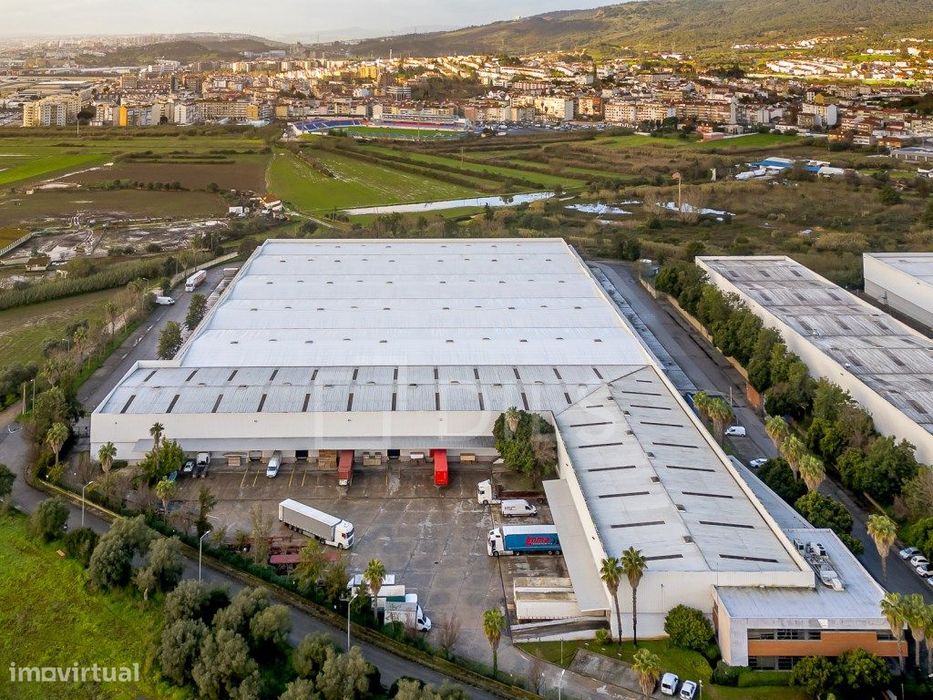 Armazéns para arrendar, na Quinta do Arrogela, em Alverca