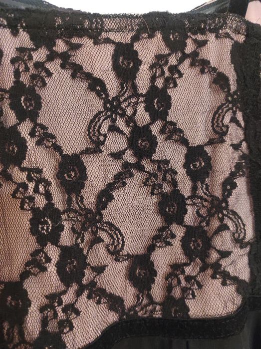 Czarna sukienka z koronką