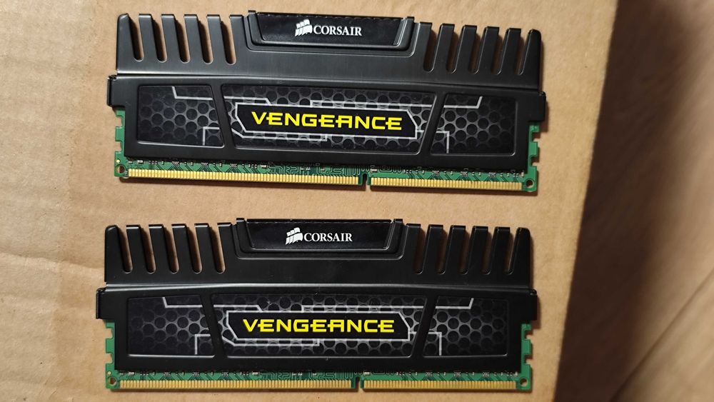 Pamięć RAM Corsair Vengeance DDR3 16GB 2x8GB 1600MHz CL10 PC