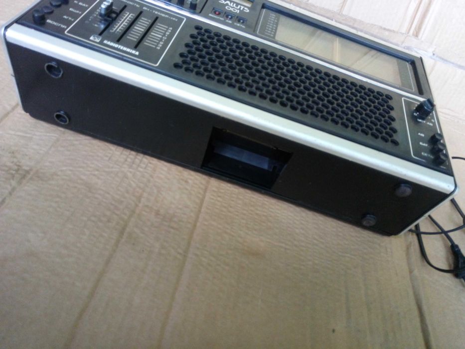 Радиоприёмник Saluts-001 / Салют-001 СССР рабочий