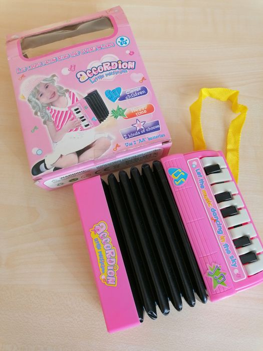 Аккордеон іграшковий.