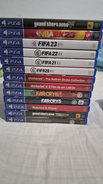 Playstation 4 Slim 1TB + 2 Comandos + 13 Jogos