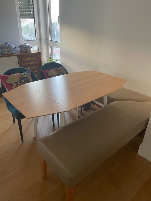 Conjunto mesa e bancos de refeição