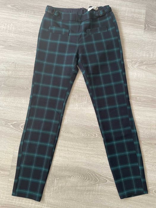 czarne spodnie w zieloną kratkę Zara