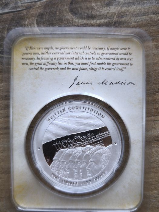 Srebrne monety w specjalnych  Certipack z serii Founders of Liberty