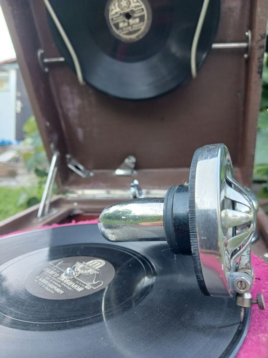 Патефон робочий з платівками. Вінниця