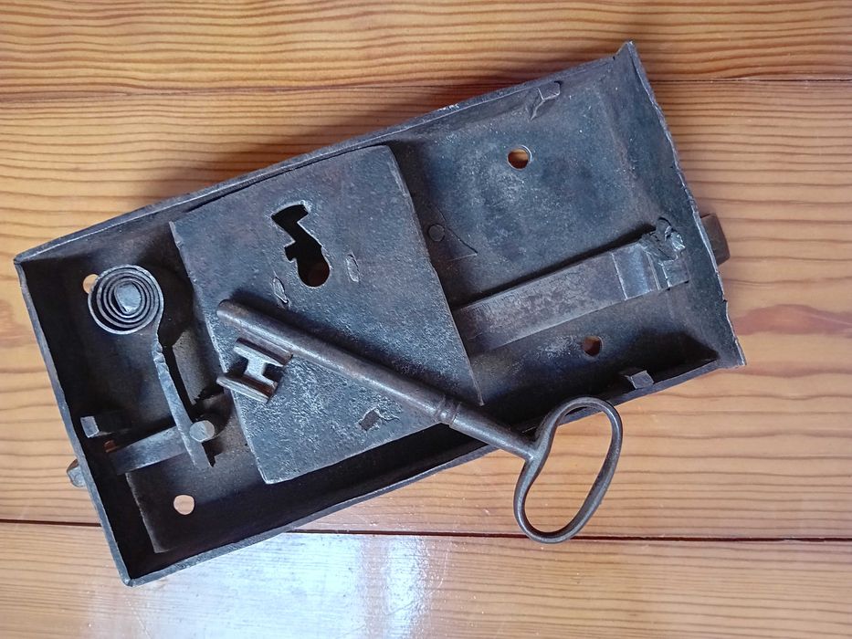 Fechaduras muito antigas centenárias