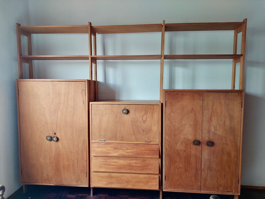 Móvel estante vintage em madeira