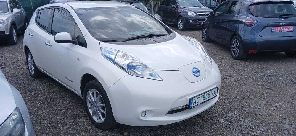 Продається добре відомий надійний міський електромобіль, який практично не можливо зламати.Стан батареї 10 поділок з 12,на сьогодні проїзджає 130-135 км,влітку 150-155.З включеною пічкою.Одинадцта поділка відпала в червні цього року.В комплекті два комплекти гуми на литих дисках. Зарядний пристрій. Авто повністю справне не потребає жодних вкладень.