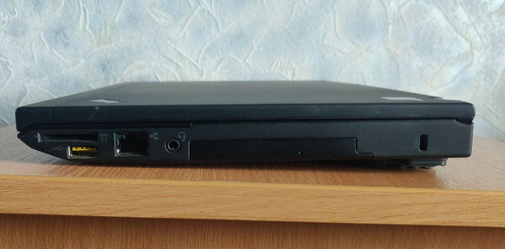 Ноутбук Lenovo ThinkPad X-220 с встроенным 3G модемом и слотом под сим