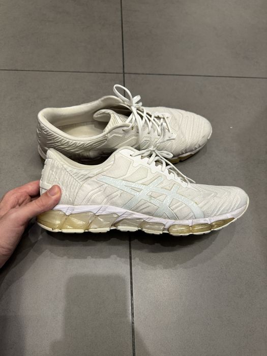 Кросівки Asics.