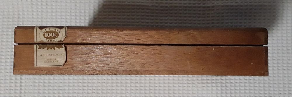 Caixa vazia em madeira de 25 charutos Corps Diplomatique