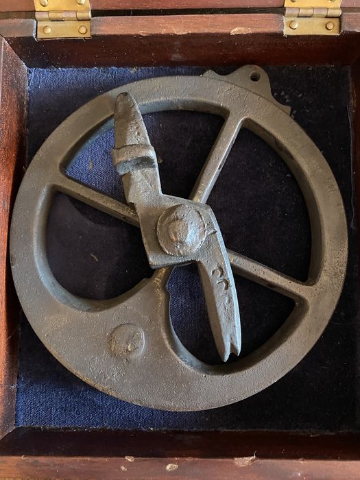 Astrolábio em bronze