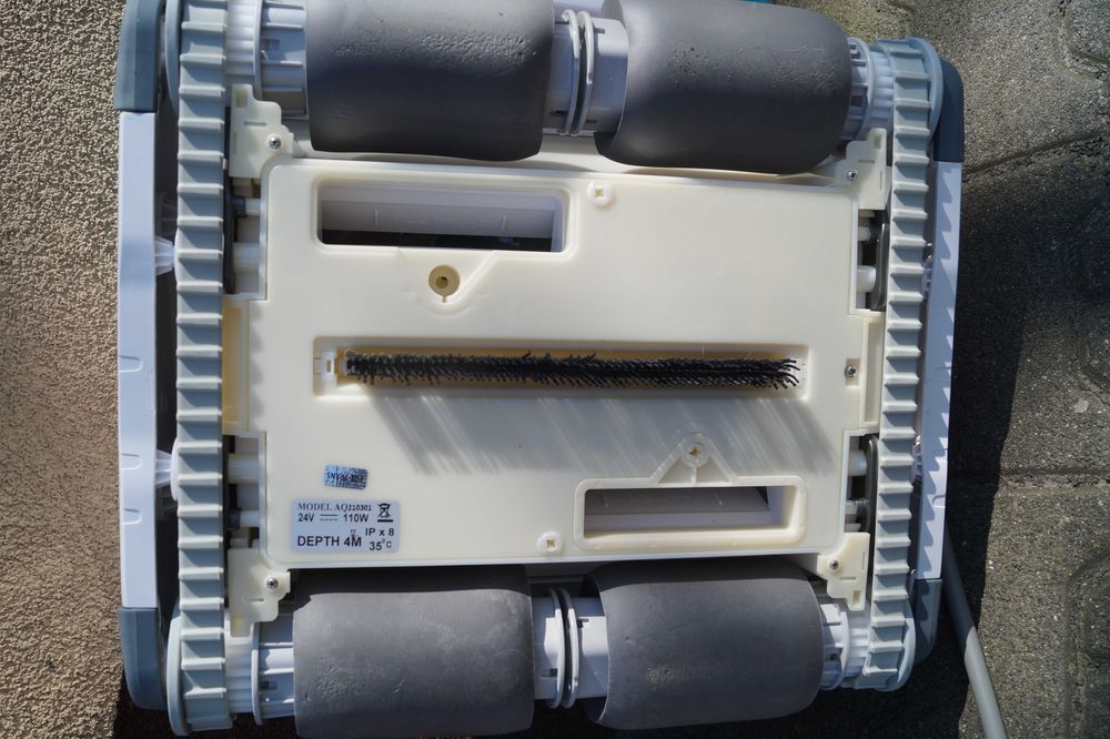 Odkurzacz robot do czyszczenia basenu BWT Aquabot WR300 z żyroskopem
