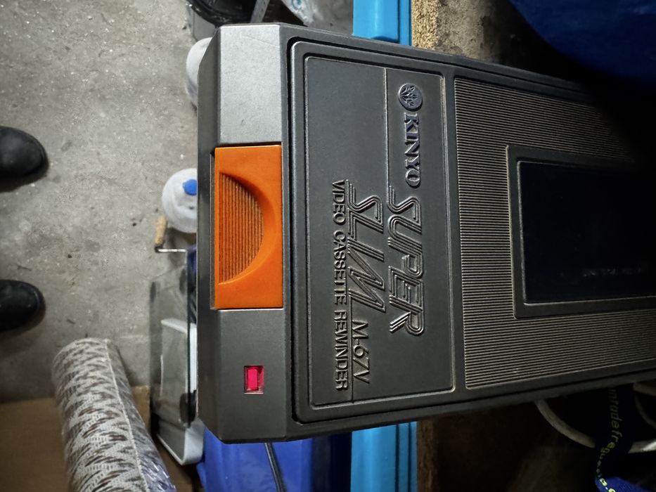 Rebobinador de cassetes VHS Kinyo.