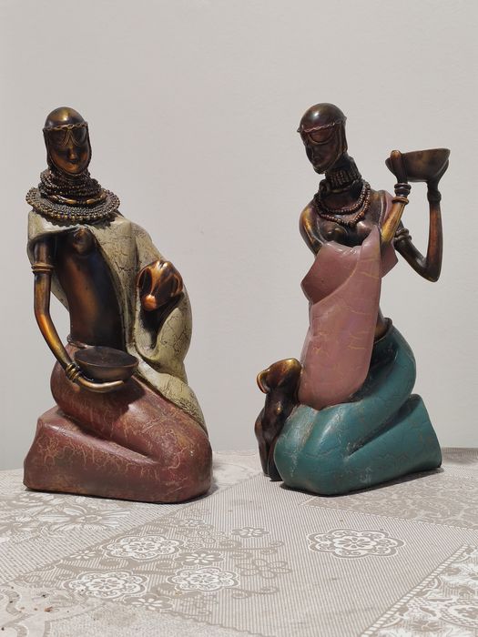 Figuras africanas em louça