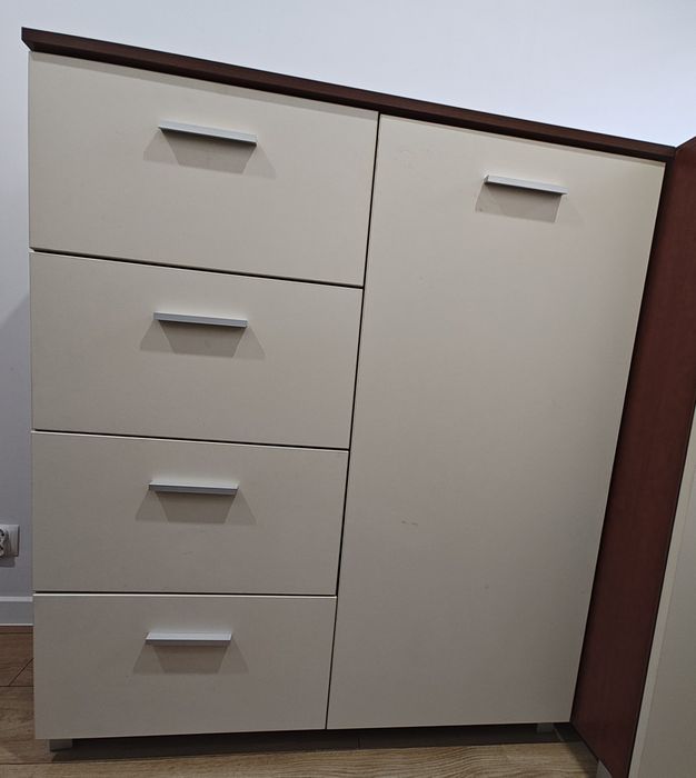 Komoda 110x45x126 cm