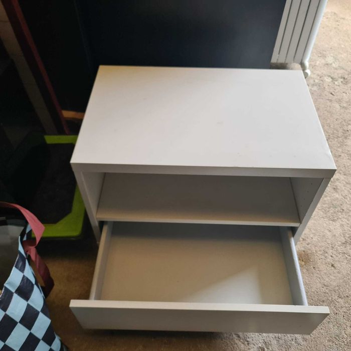 Móvel apoio escritório ou mesa cabeceira branca Ikea Besta 60*40*38