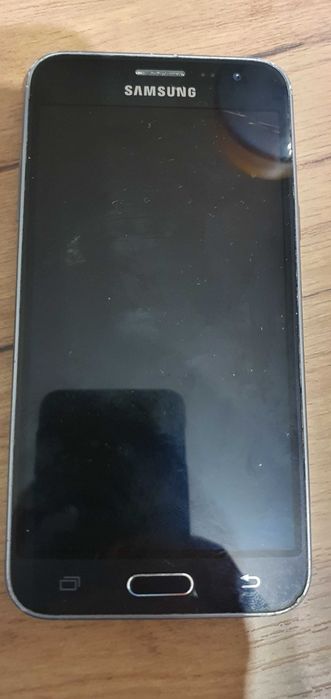 Samsung j3 i Nokia 1320 tani smartphone