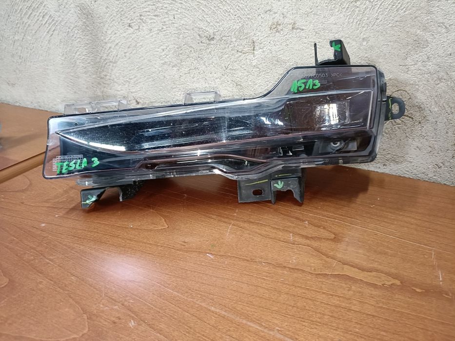 Tesla model 3 halogen led lewy