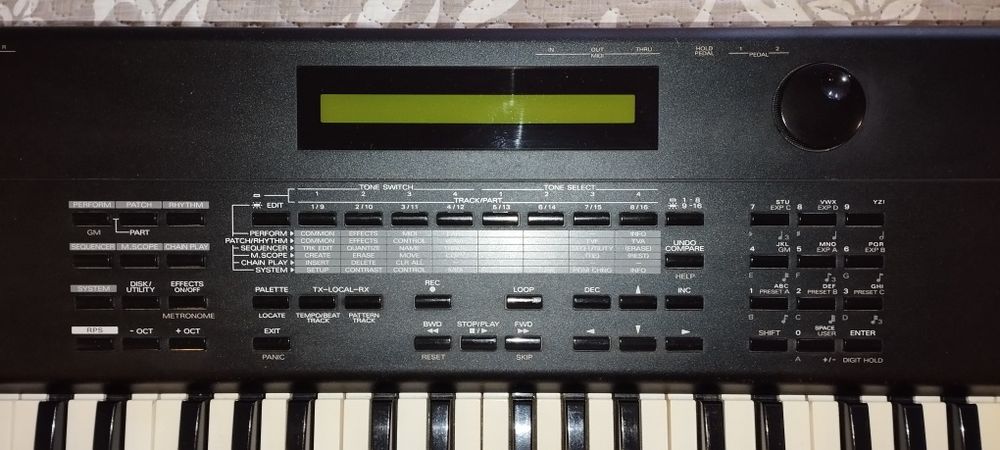 Синтезатор Roland XP-50.