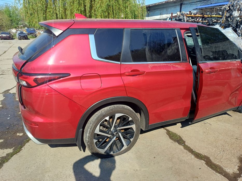 Дверь Mitsubishi Outlander 4 2022+ задняя правая разборка
