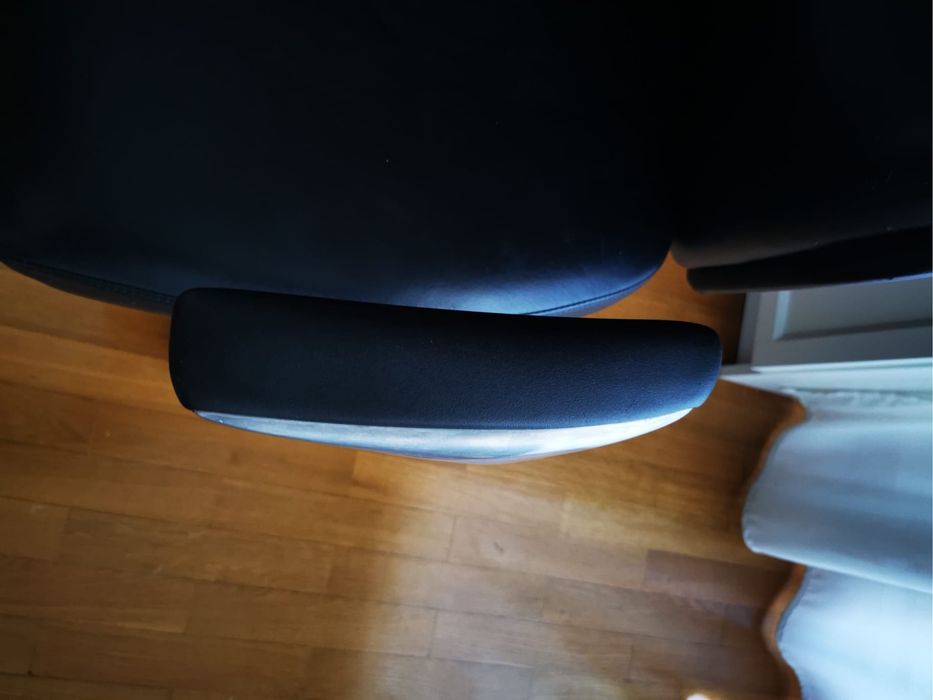 Cadeira escritorio Monza Pele nova custou 280eur