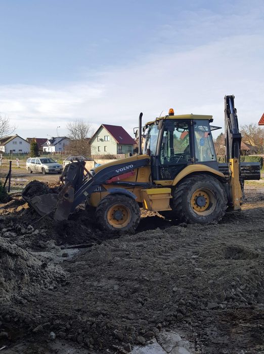 Koparka. Usługi koparko-ładowarką .Prace ziemne,kucie młotem .