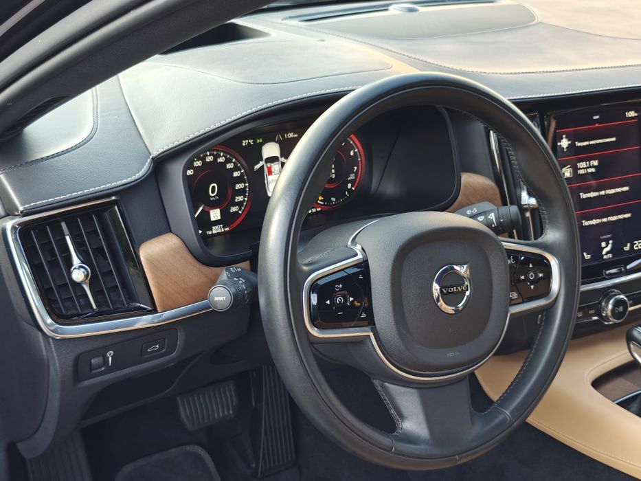 Volvo s90 inscription