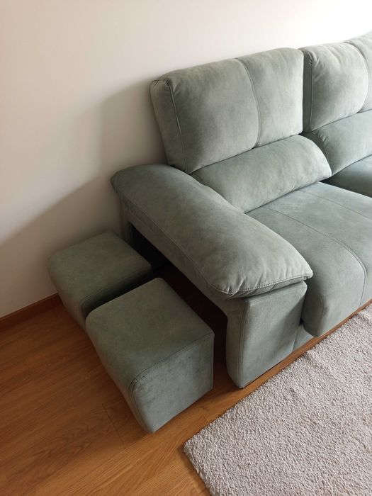 Sofá com chaise long